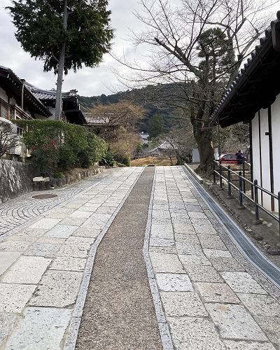 清水寺境内ではスロープのみで本堂・舞台へ行ける