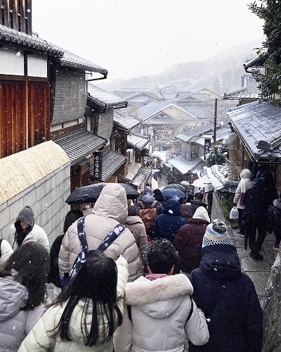 産寧坂の混雑状況